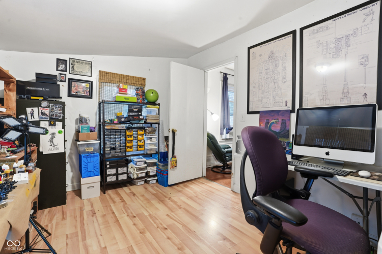 Listing Image 17