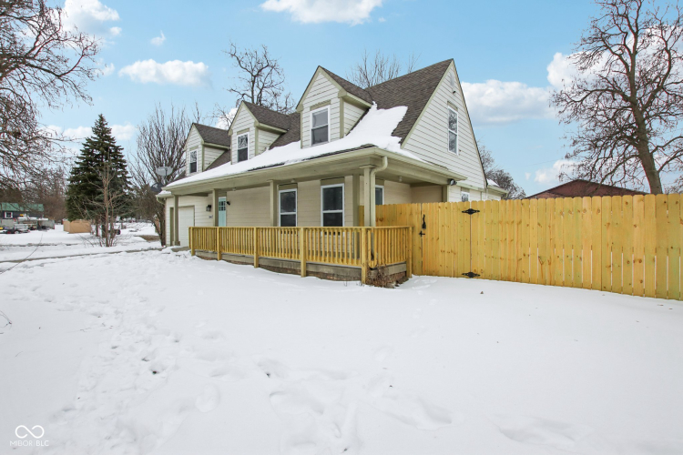 Listing Image 4