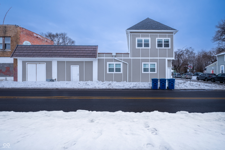 Listing Image 4