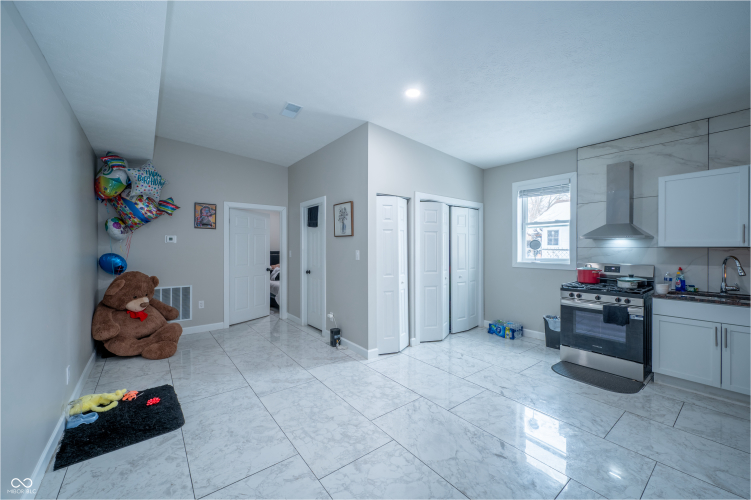 Listing Image 49
