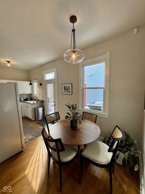 Listing Image 8