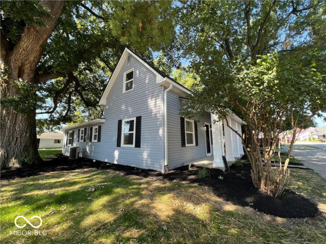 Listing Image 4