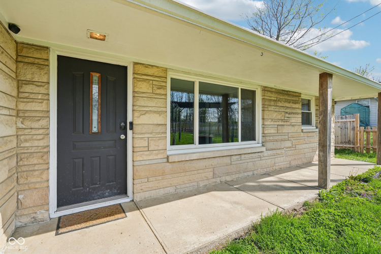 Listing Image 4