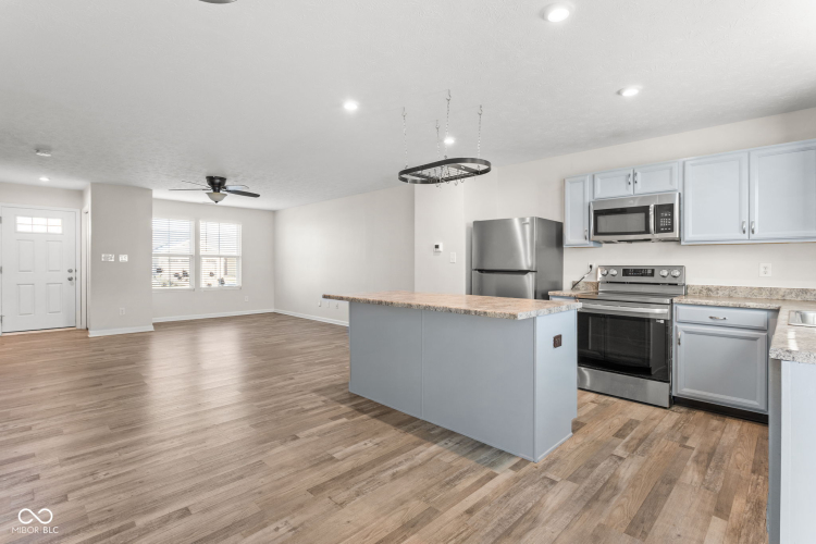 Listing Image 13
