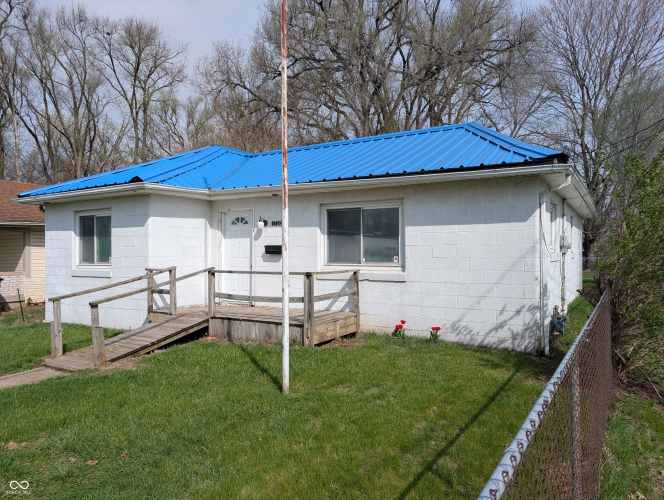 Listing Image 4