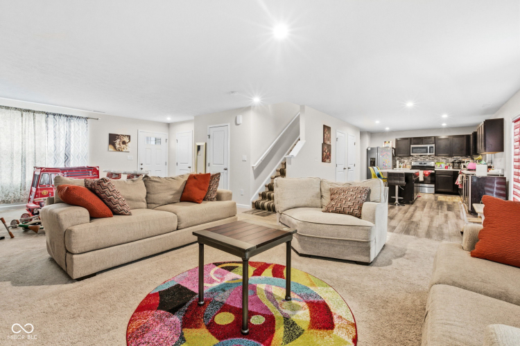 Listing Image 12