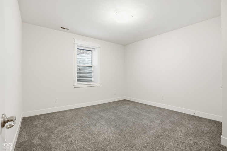 Listing Image 41