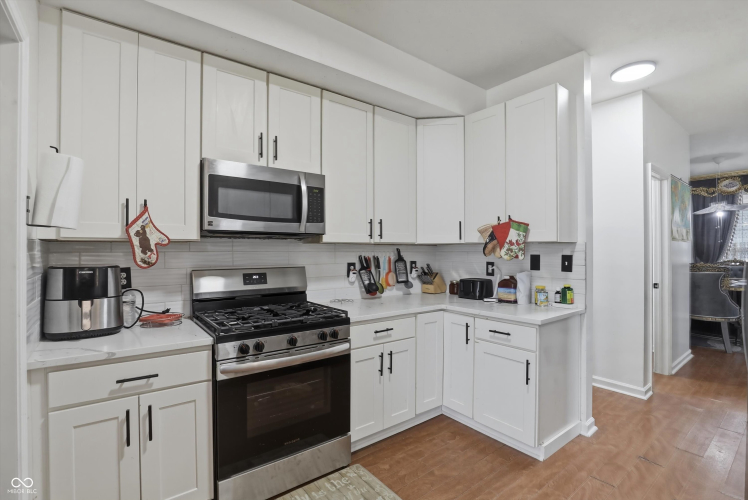 Listing Image 20