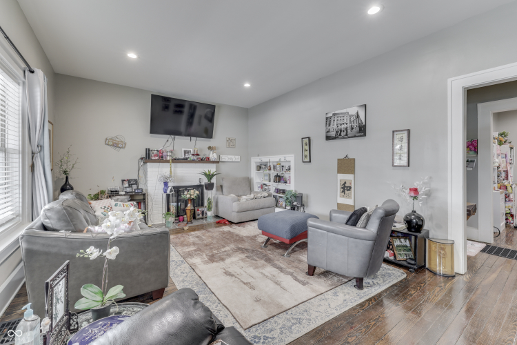 Listing Image 4