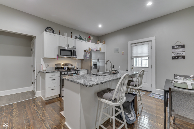 Listing Image 9