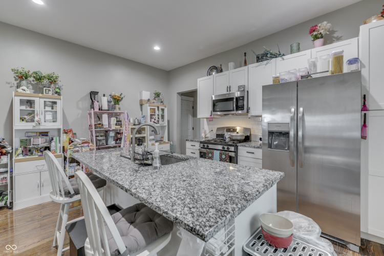 Listing Image 10
