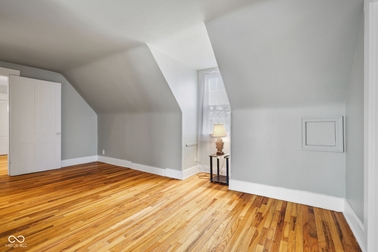Listing Image 52