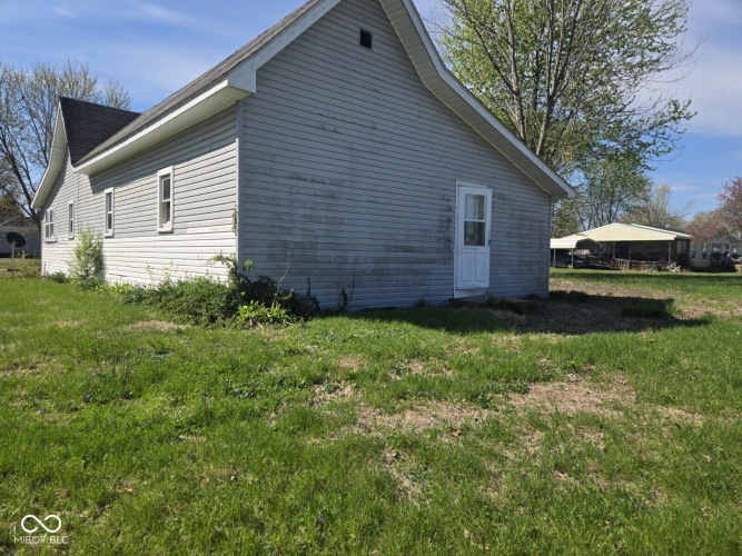 Listing Image 4