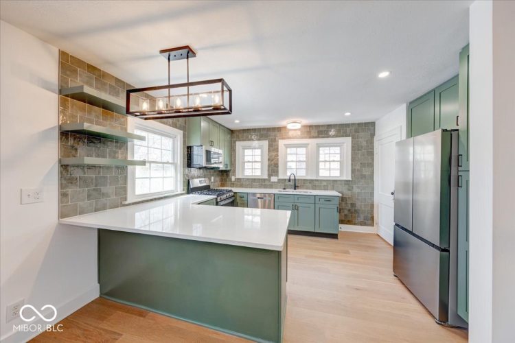 Listing Image 12