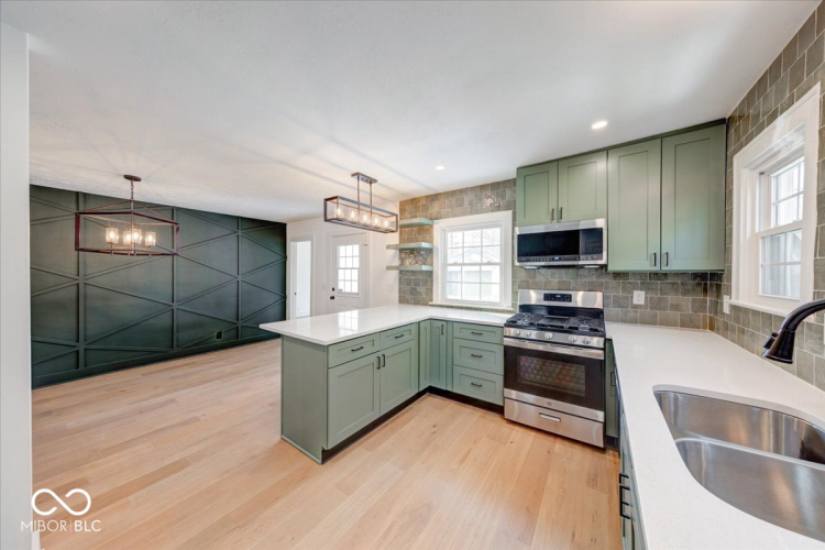 Listing Image 14
