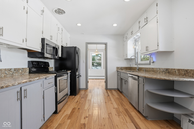 Listing Image 9