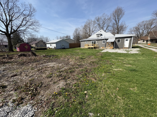 Listing Image 4