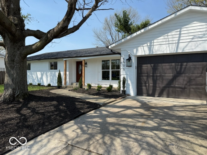 Listing Image 4
