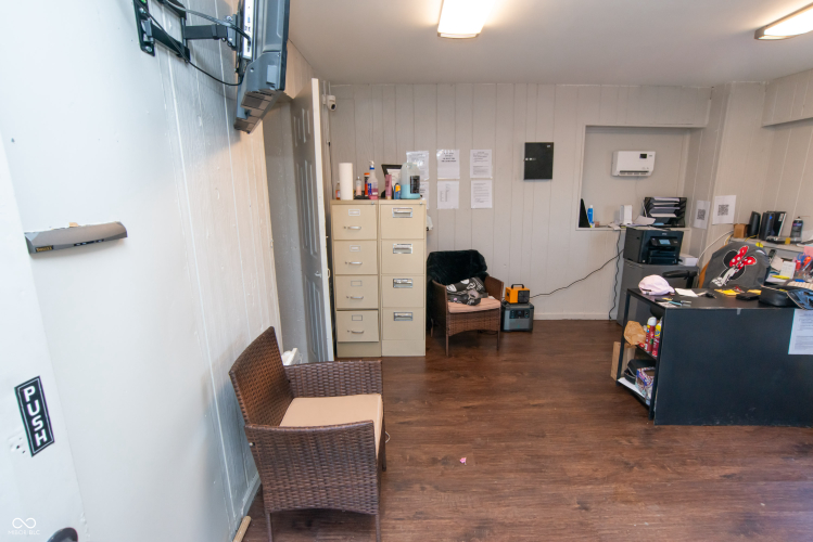 Listing Image 16