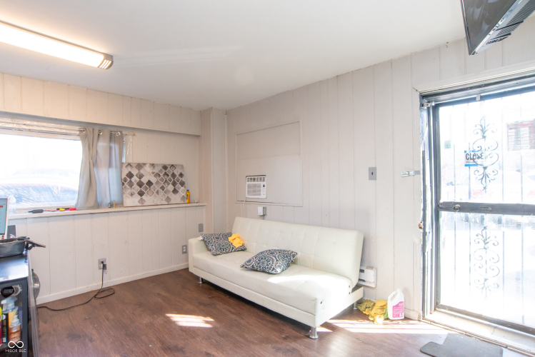 Listing Image 19