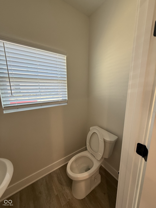 Listing Image 12