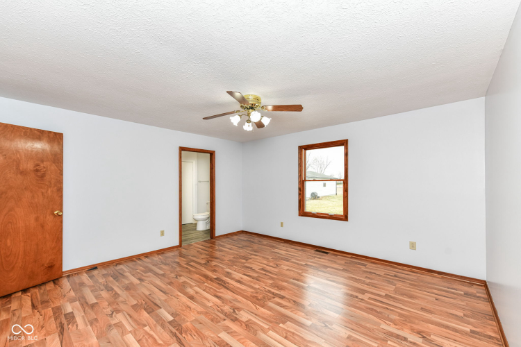 Listing Image 28