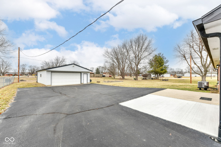 Listing Image 40