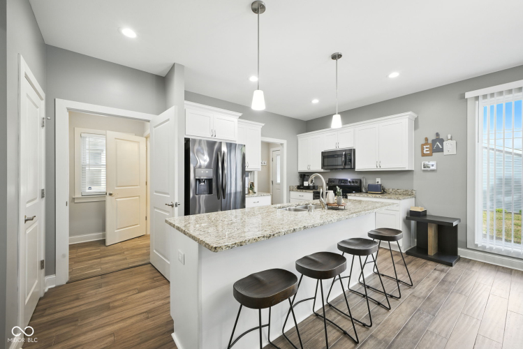 Listing Image 12
