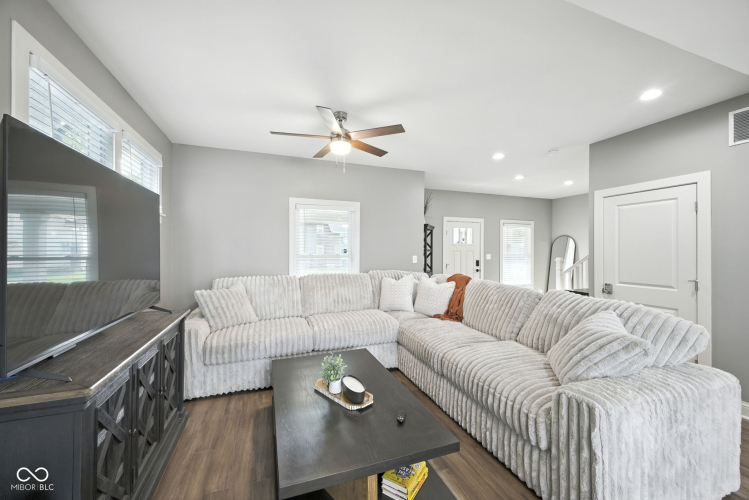 Listing Image 19