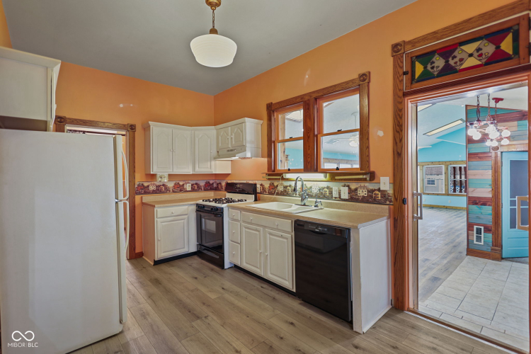 Listing Image 19