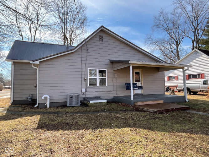 Listing Image 4