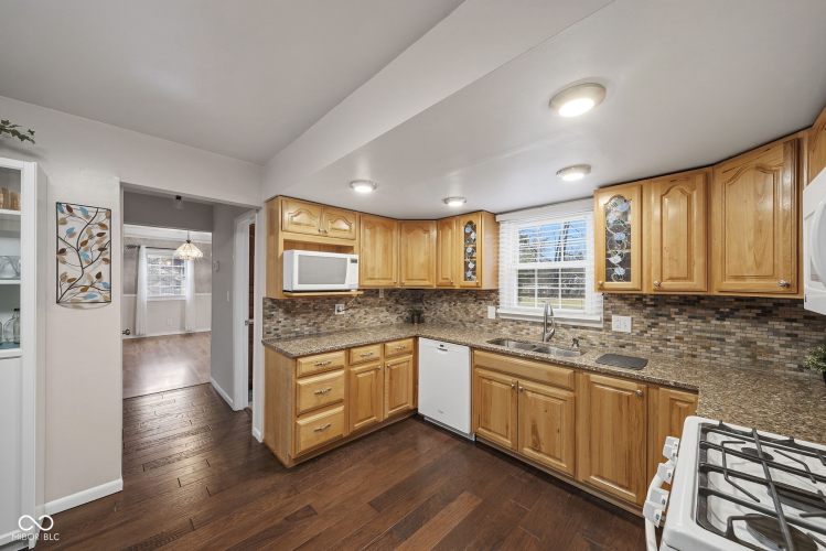 Listing Image 16