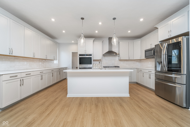 Listing Image 11