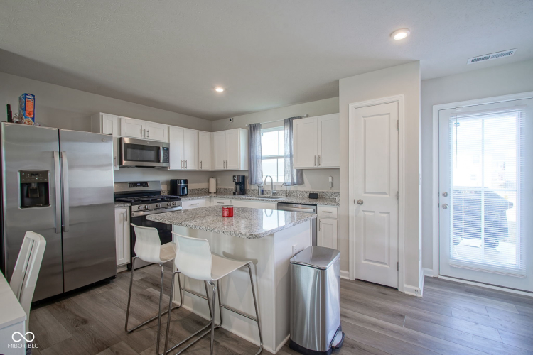 Listing Image 11