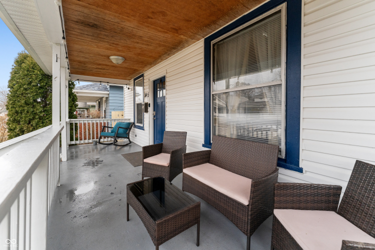 Listing Image 4