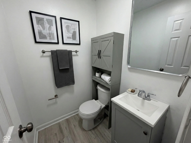 Listing Image 9
