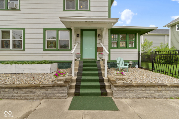 Listing Image 4