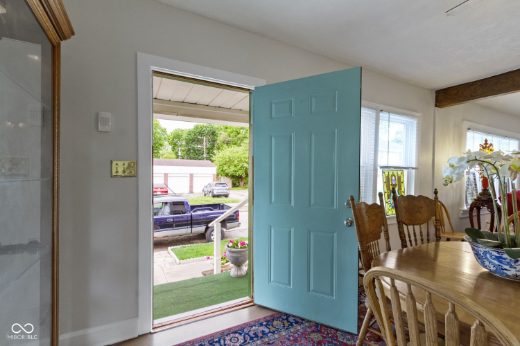 Listing Image 5