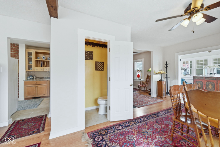 Listing Image 10