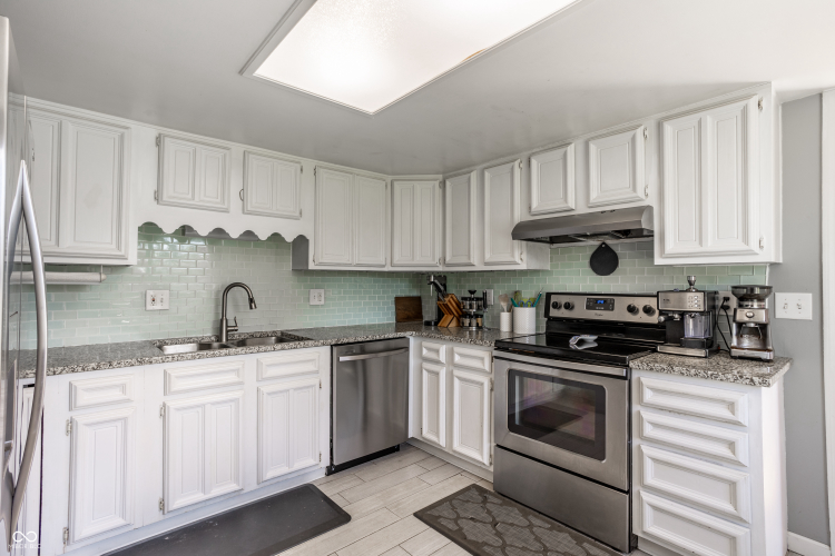 Listing Image 11