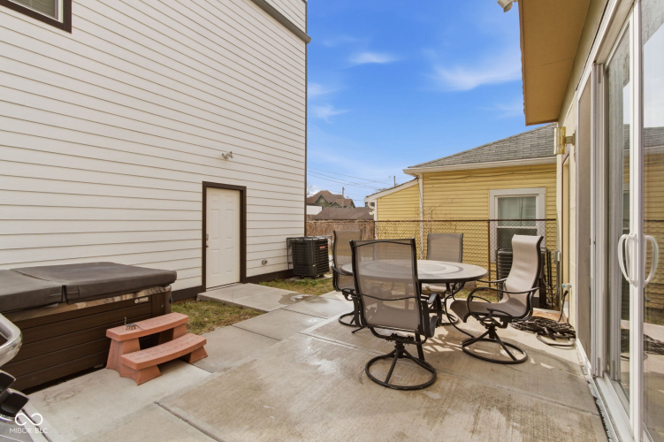 Listing Image 17