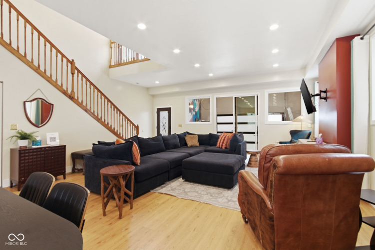 Listing Image 5