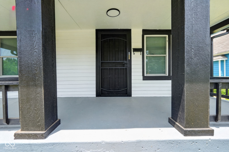 Listing Image 4