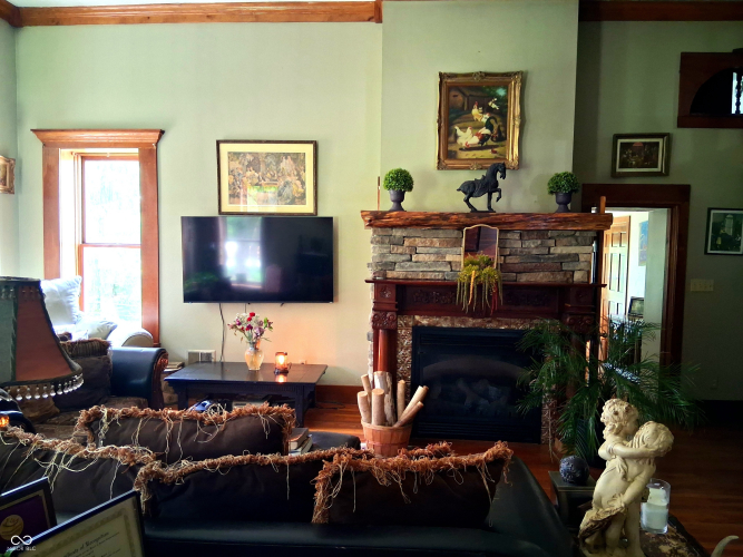 Listing Image 12