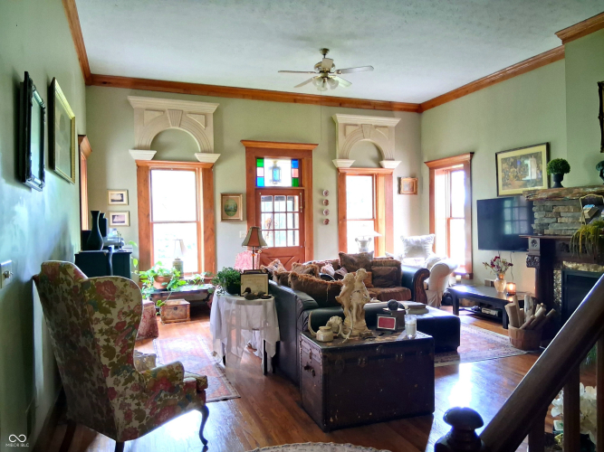 Listing Image 7