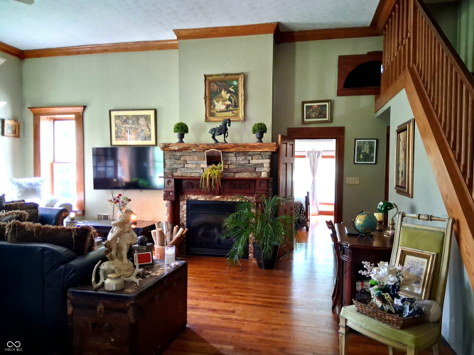 Listing Image 8