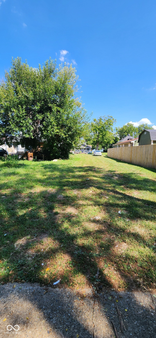 Listing Image 4