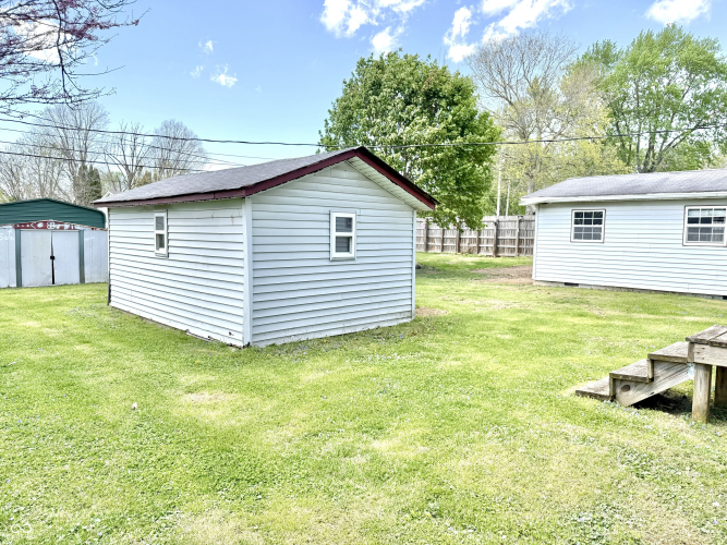 Listing Image 4