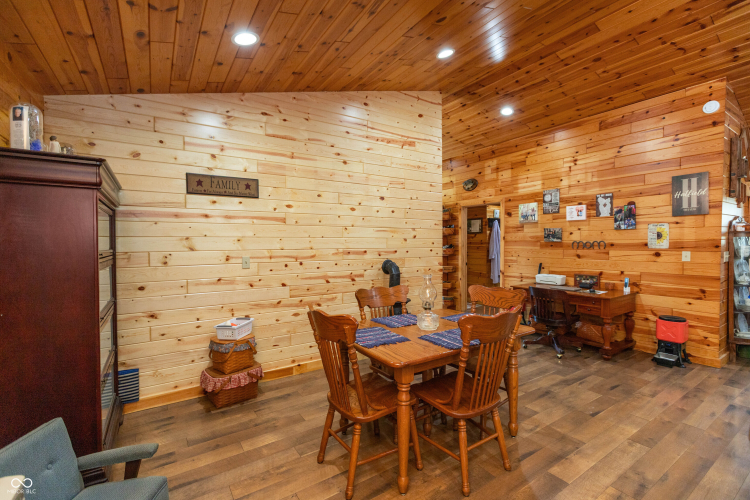 Listing Image 14