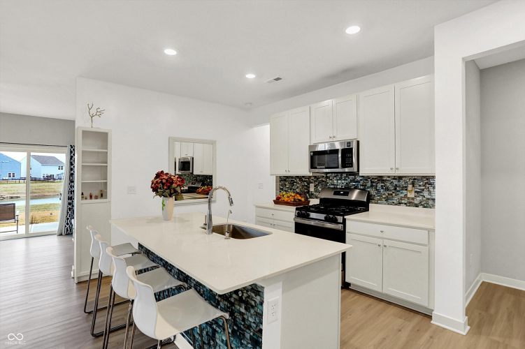 Listing Image 15